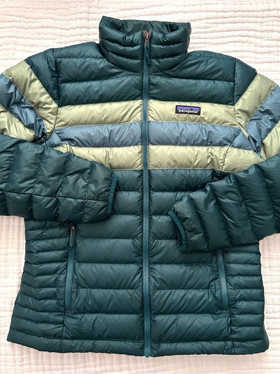 Patagonia Jackets & Blazers - Women’s size medium Patagonia down sweater coat